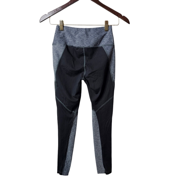 The North Face Flash Dry Performance Leggings. Perfect! - Picture 6 of 7